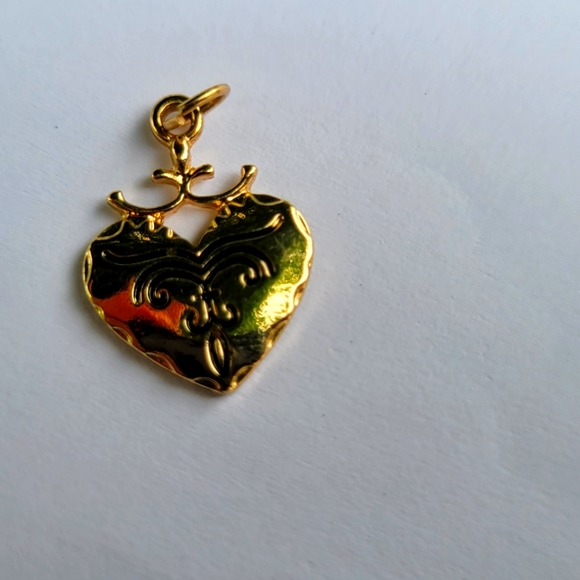 Gold heart pendant - Picture 2 of 3